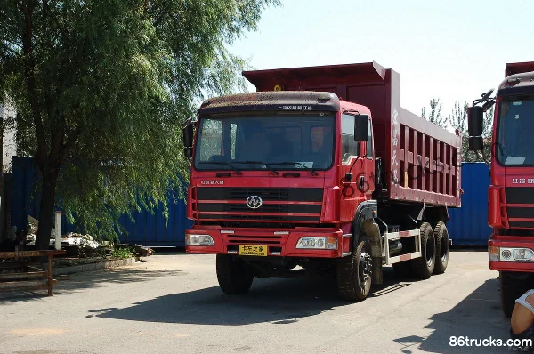 Hongyan Xindakang camion lourd 310 ch 6X4(10 roues) 8 m camion benne Extérieur (2) | 86Trucks