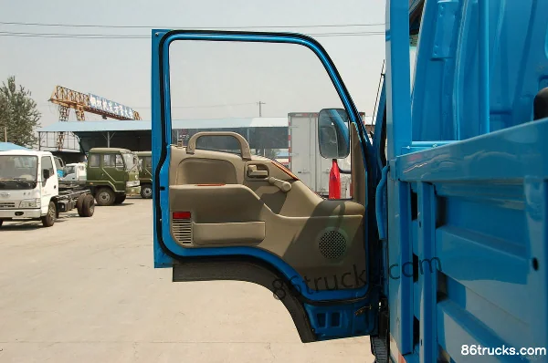 FAW-GM petit FAW Jiefang 120 ch 4X2(6 roues) camion porteur à ridelles 5,2 m cabine simple (1) | 86Trucks