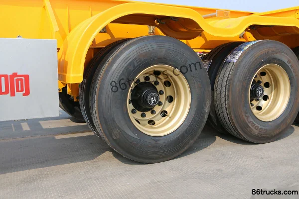 Luoxiang 40ft lightweight container skeleton semi-trailer Chassis (1) | 86Trucks