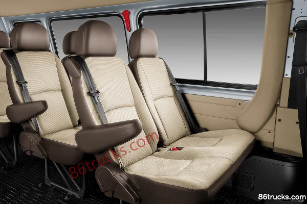 JMC Teshun 2017 116 ch 14/15 places empattement long 2.8T diesel toit haut version commerciale Cabine (1) | 86Trucks