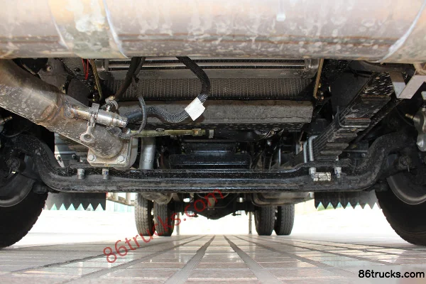 Yuejin Chaoyue C300 125 ch 4X2(6 roues) transport de matériel de démolition (marque Huanda) Châssis (2) | 86Trucks