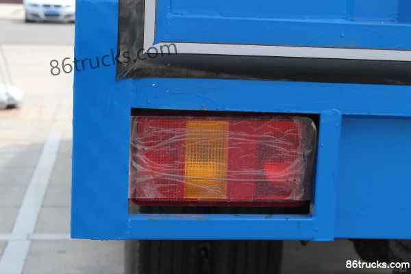 Yuejin Shangjun X500-33 125hp 4X2(6 wheels) 4.18m Single Row Van Light Truck Body (3) | 86Trucks