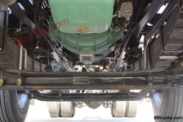 FAW Jiefang Qingdao JH6 Heavy Truck 350hp 8X4(12 wheels) 9.5m Van Cargo Truck Chassis (1) | 86Trucks