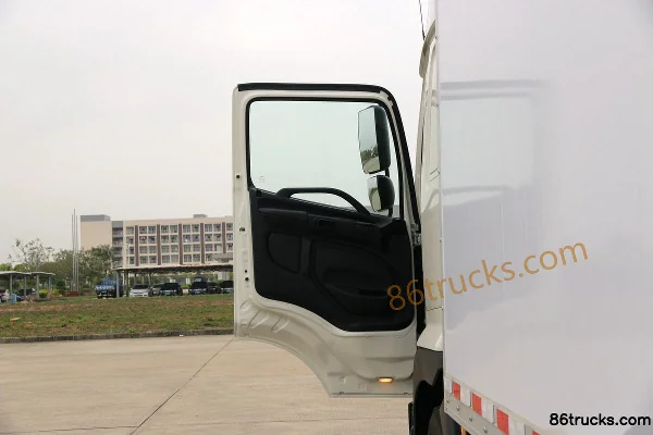 Guangqi HINO 700 Series Heavy Truck 265 hp 4X2(6 wheels) 9.72m Van Cargo Truck Chassis (Flat Roof) Cab (2) | 86Trucks