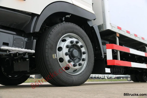 Guangqi HINO 700 Series Heavy Truck 265 hp 4X2(6 wheels) 9.72m Van Cargo Truck Chassis (Flat Roof) (2) | 86Trucks