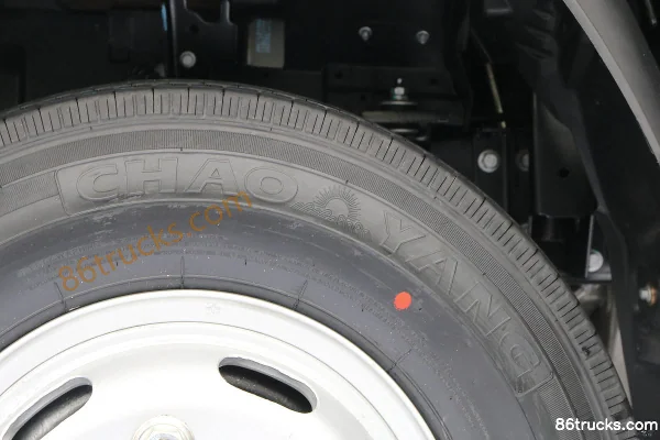 JAC Shuailing H330 143 ch 4X2(6 roues) camion léger plateau 4,18 m cabine simple Châssis (2) | 86Trucks