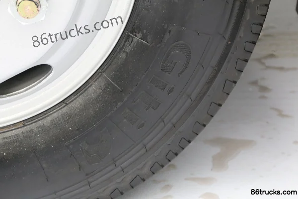 JAC Shuailing K340 Fashion Edition 152 hp 4X2(6 wheels) 4.13m Single Cab Van Light Truck Chassis (3) | 86Trucks