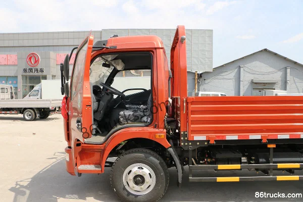 Dongfeng Duolika D7 156hp 4X2(6 wheels) 5.15m single-row flatbed light truck Cab (2) | 86Trucks