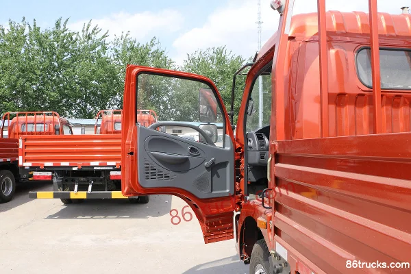 Dongfeng Duolika D7 156hp 4X2(6 wheels) 5.15m single-row flatbed light truck Cab (1) | 86Trucks