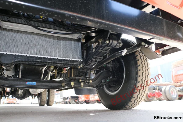 Dongfeng Duolika D7 156hp 4X2(6 wheels) 5.15m single-row flatbed light truck Chassis (3) | 86Trucks