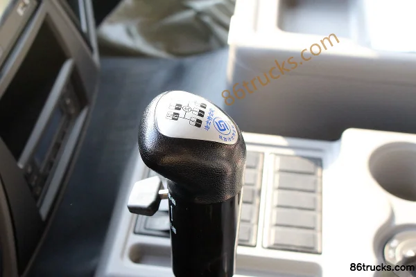XCMG Qilong Heavy Truck 336hp 6X4(10 wheels) 5.6m Dump Truck Cab (2) | 86Trucks