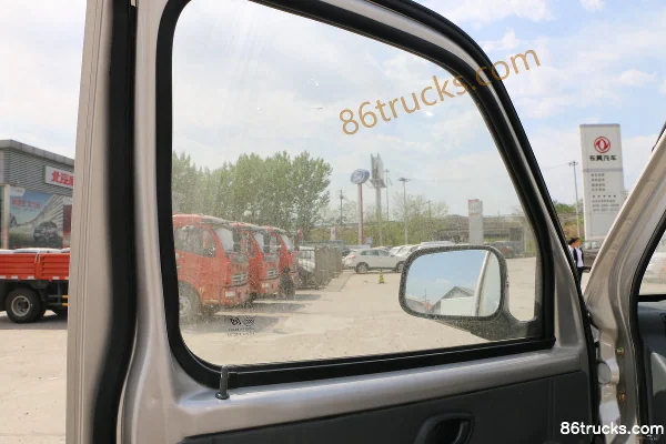 Dongfeng T3 (formerly Xiaobawang W) 87hp 4X2(6 wheels) 3.3m single-row flatbed micro truck Cab (3) | 86Trucks