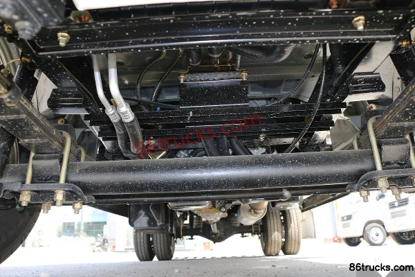 Dongfeng T3 (formerly Xiaobawang W) 87hp 4X2(6 wheels) 3.3m single-row flatbed micro truck Chassis (2) | 86Trucks