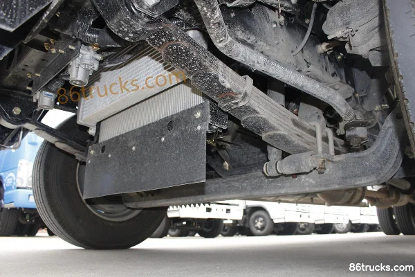 Qingling Isuzu 700P Series Medium Truck 190 hp 4X2(6 wheels) 7.012m Single Row Van Cargo Truck (5-speed) Chassis (3) | 86Trucks