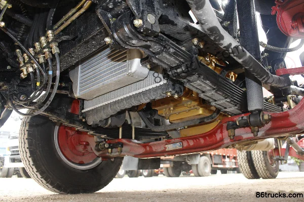 Dongfeng Duolika D6 130hp 4X2(6 wheels) 4.17m single-row van light truck chassis (3) | 86Trucks