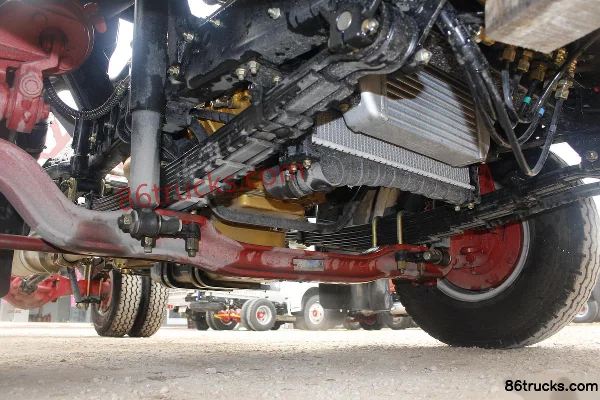 Dongfeng Duolika D6 130hp 4X2(6 wheels) 4.17m single-row van light truck chassis (1) | 86Trucks