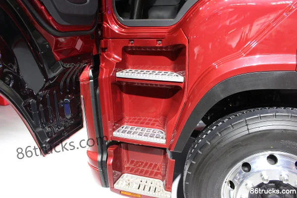 Isuzu Giga 460 hp 6X4(10 wheels) tractor truck Cab (1) | 86Trucks