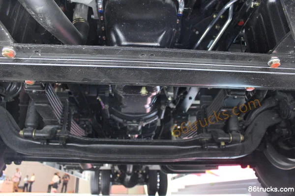 Qingling Isuzu Giga 350 ch 4X2(6 roues) camion porteur fourgon 9,6 m Châssis (2) | 86Trucks