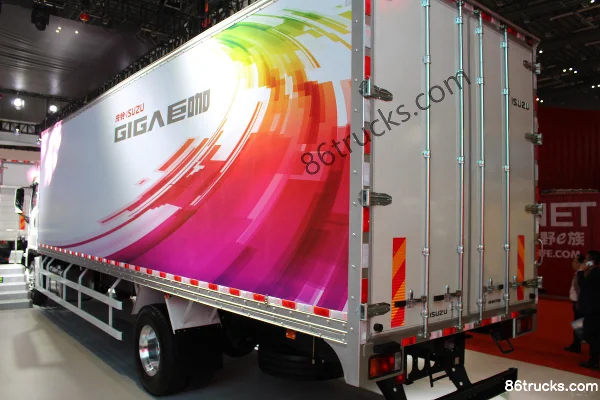 Qingling Isuzu Giga 350 ch 4X2(6 roues) camion porteur fourgon 9,6 m Carrosserie (2) | 86Trucks