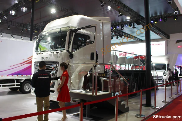 Qingling Isuzu Giga VC61 420 hp 4X2(6 wheels) tractor truck Exterior (3) | 86Trucks