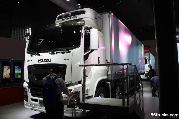 Isuzu Giga 380 hp 8X4(12 wheels) 9.6m refrigerated truck Exterior (2) | 86Trucks