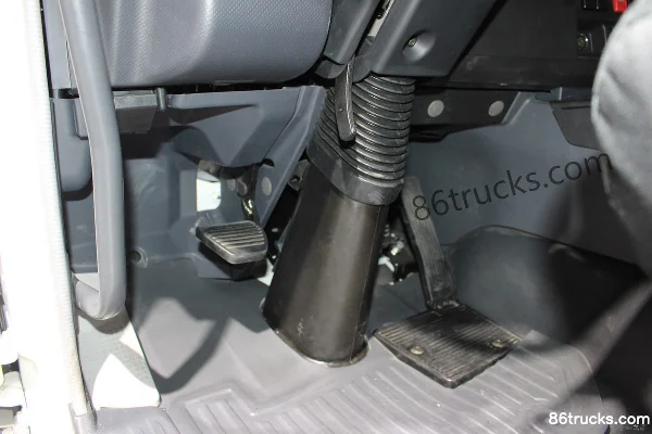 Isuzu Giga 380 hp 8X4(12 wheels) 9.6m refrigerated truck Cab (3) | 86Trucks