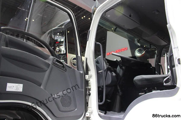 Isuzu Giga 380 hp 8X4(12 wheels) 9.6m refrigerated truck Cab (1) | 86Trucks