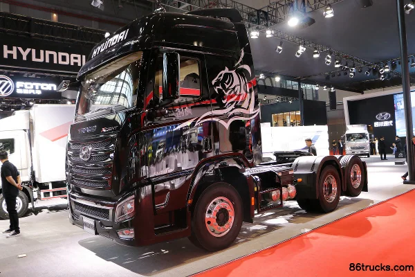 Hyundai Commercial Vehicle XCIENT Heavy Truck 440 hp 6X2(8 wheels) Tractor Truck (Lift Axle) Exterior (2) | 86Trucks