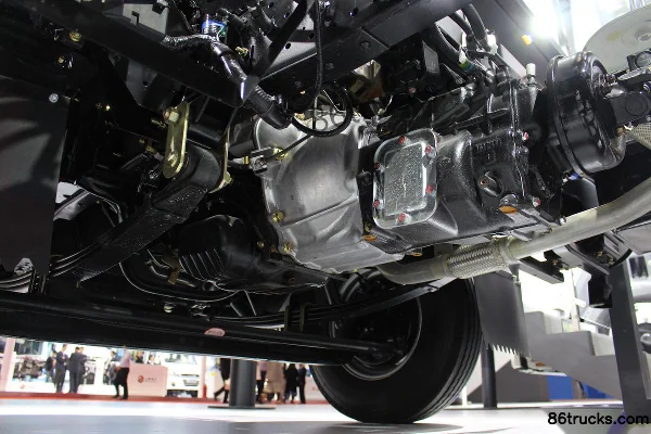 Qingling Isuzu KV600 120hp 4X2(6 wheels) Single Row Light Truck Chassis (3) | 86Trucks