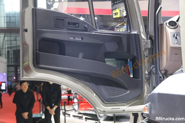 Sinotruk Weilong Heavy Truck 420hp 6X4(10 wheels) Tractor Truck Cab (3) | 86Trucks