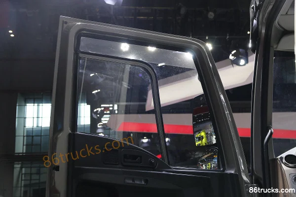 Sinotruk Weilong Heavy Truck 420hp 6X4(10 wheels) Tractor Truck Cab (2) | 86Trucks