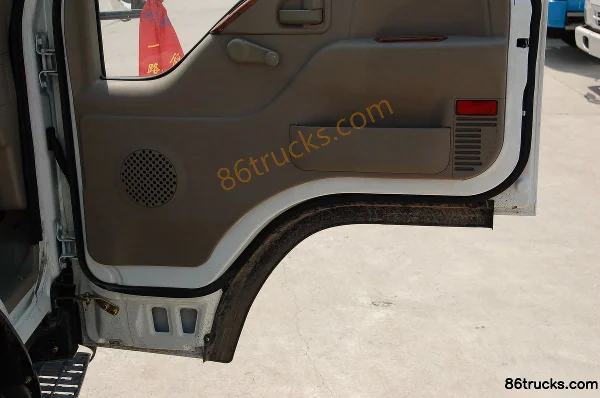 FAW Jiefang 90hp 4X2(6 wheels) 4.2m single-row van light truck Cab (2) | 86Trucks
