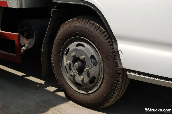 FAW Jiefang 90hp 4X2(6 wheels) 4.2m single-row van light truck Chassis (1) | 86Trucks