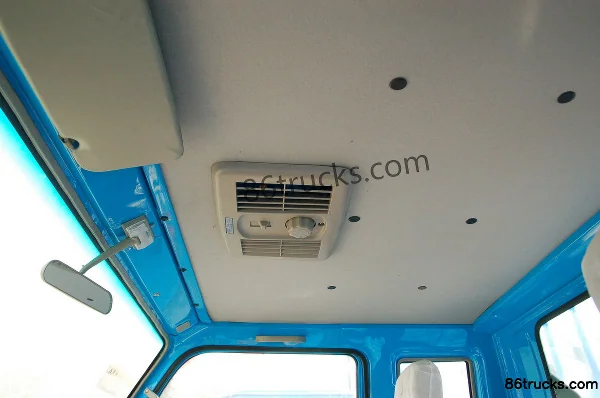 FAW-GM Small FAW Jiefang 120hp 4X2(6 wheels) 4.7m Semi-row Flatbed Cargo Truck Cab (1) | 86Trucks