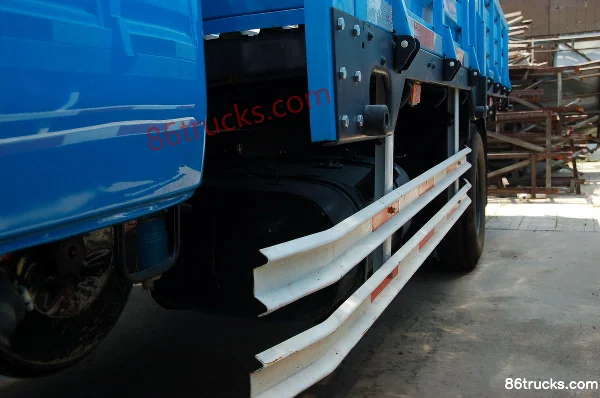 FAW-GM Small FAW Jiefang 120hp 4X2(6 wheels) 4.7m Semi-row Flatbed Cargo Truck Body (1) | 86Trucks