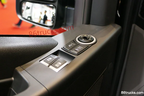 2017 Hyundai SOLATI 170hp 15-Seat Automatic MPV Cab (2) | 86Trucks