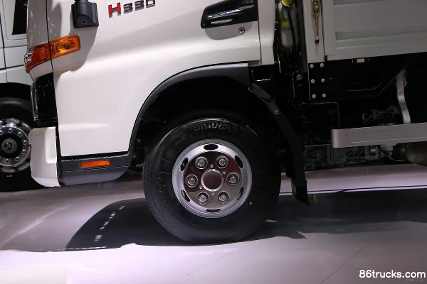 JAC Junling V6 143 hp 4X2(6 wheels) 4.235 m single-row flatbed light truck Chassis (3) | 86Trucks