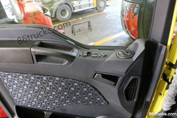 Sinotruk Sitrak C7H heavy truck 540 hp 6X4(10 wheels) automatic tractor truck (AMT) Cab (3) | 86Trucks