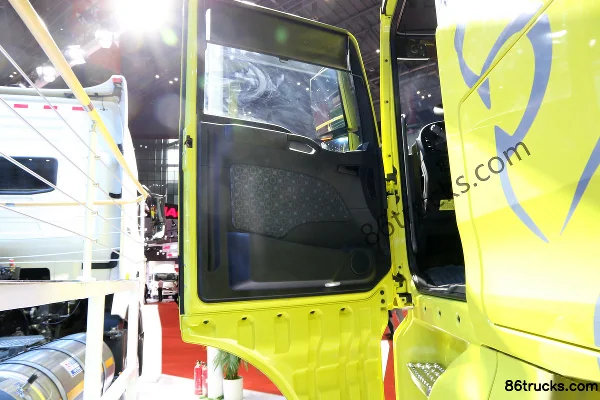 Sinotruk Sitrak C7H heavy truck 540 hp 6X4(10 wheels) automatic tractor truck (AMT) Cab (1) | 86Trucks