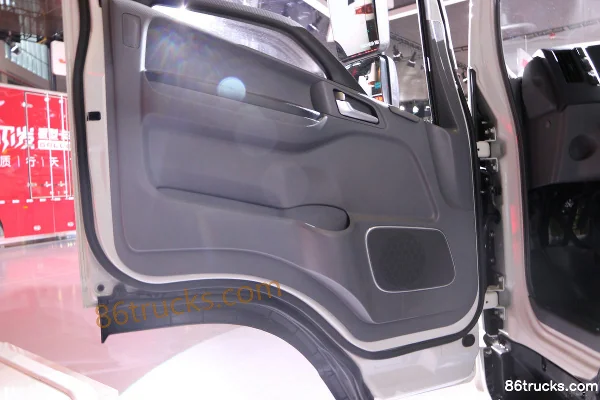 JAC Shuailing H330 143 hp 4X2(6 wheels) 4.12m Single Row Van Light Truck Cab (3) | 86Trucks