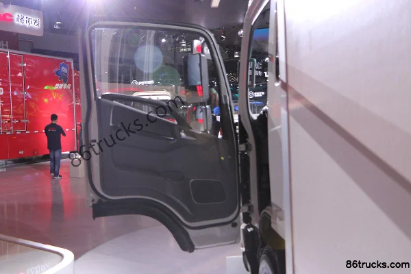JAC Shuailing H330 143 hp 4X2(6 wheels) 4.12m Single Row Van Light Truck Cab (1) | 86Trucks
