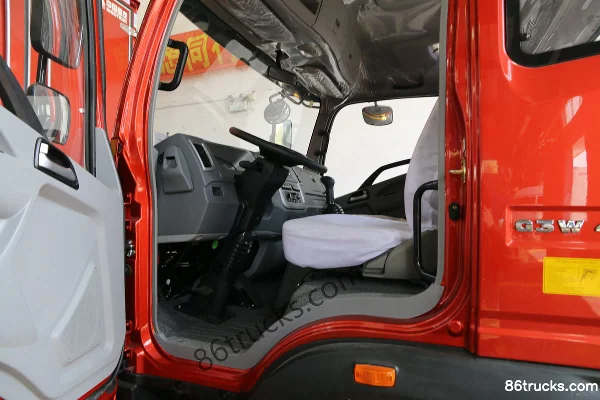 Sinotruk HOWO Tongshuai 2020 190hp 4X2(6 wheels) 5.75m Semi-row Stake Truck (China VI) Cab (1) | 86Trucks