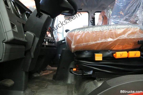 Sinotruk HOWO G5X camion moyen 210 ch 4X2(6 roues) 6,75 m camion porteur fourgon Cabine (1) | 86Trucks