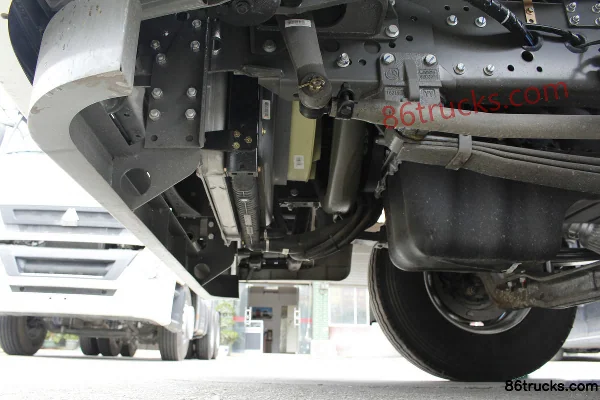 Sinotruk Hohan J7G Heavy Truck 360 hp 6X4(10 wheels) Tractor Truck Chassis (3) | 86Trucks