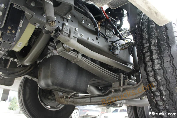 Sinotruk Hohan J7G Heavy Truck 360 hp 6X4(10 wheels) Tractor Truck Chassis (1) | 86Trucks