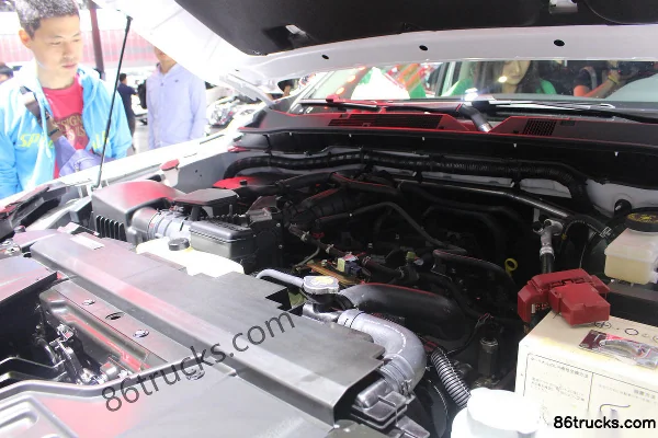 Zhengzhou Nissan Navara 2017 Luxury 2.5L Gasoline 184hp 2WD Automatic Double Cab Pickup Body (3) | 86Trucks