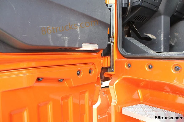 SHACMAN Delong X3000 version super renforcée 375 ch 8X4(12 roues) 8,2 m camion benne Cabine (1) | 86Trucks