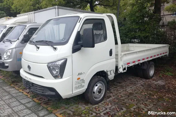 Feidi GX Enjoy 1.5L 108 hp 4X2(6 wheels) 3.28m Single Row Stake Truck Exterior (2) | 86Trucks