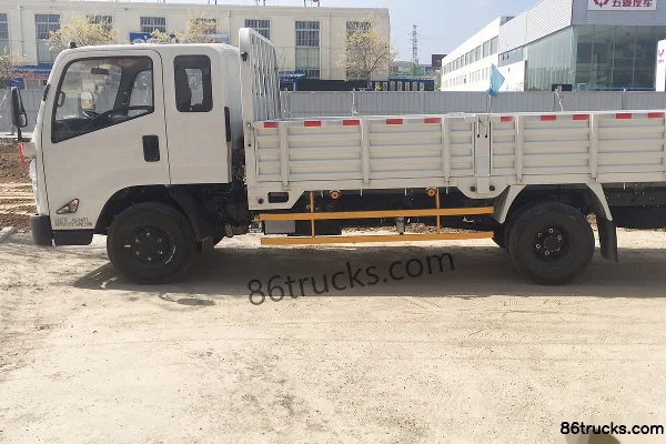 JMC Kairui 800 152 hp 4X2(6 wheels) 4.7m Semi-panel Flatbed Light Truck Exterior (2) | 86Trucks