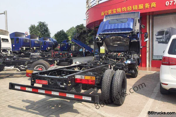 Dayun Aopuli 130hp 4X2(6 wheels) 4.18m single-row stake truck chassis Exterior (2) | 86Trucks